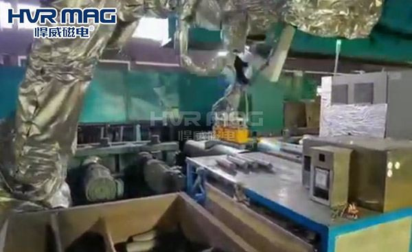 600℃高溫下，悍威電永磁鐵配合智能機器人搬運圓棒