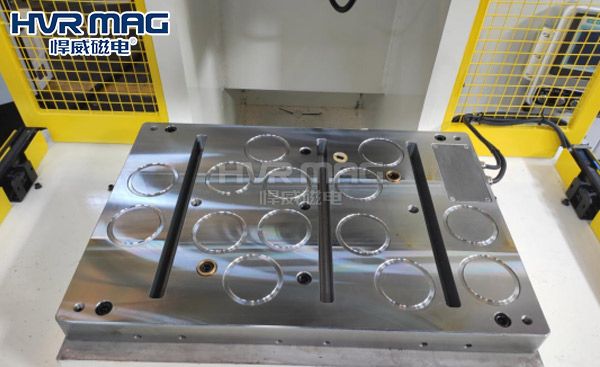 為什么小型立式注塑機(jī)需要快速換模系統(tǒng)？